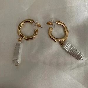Gold Pearl Statement Hoop Earrings

Gold Plated

Brand New Boutique Item